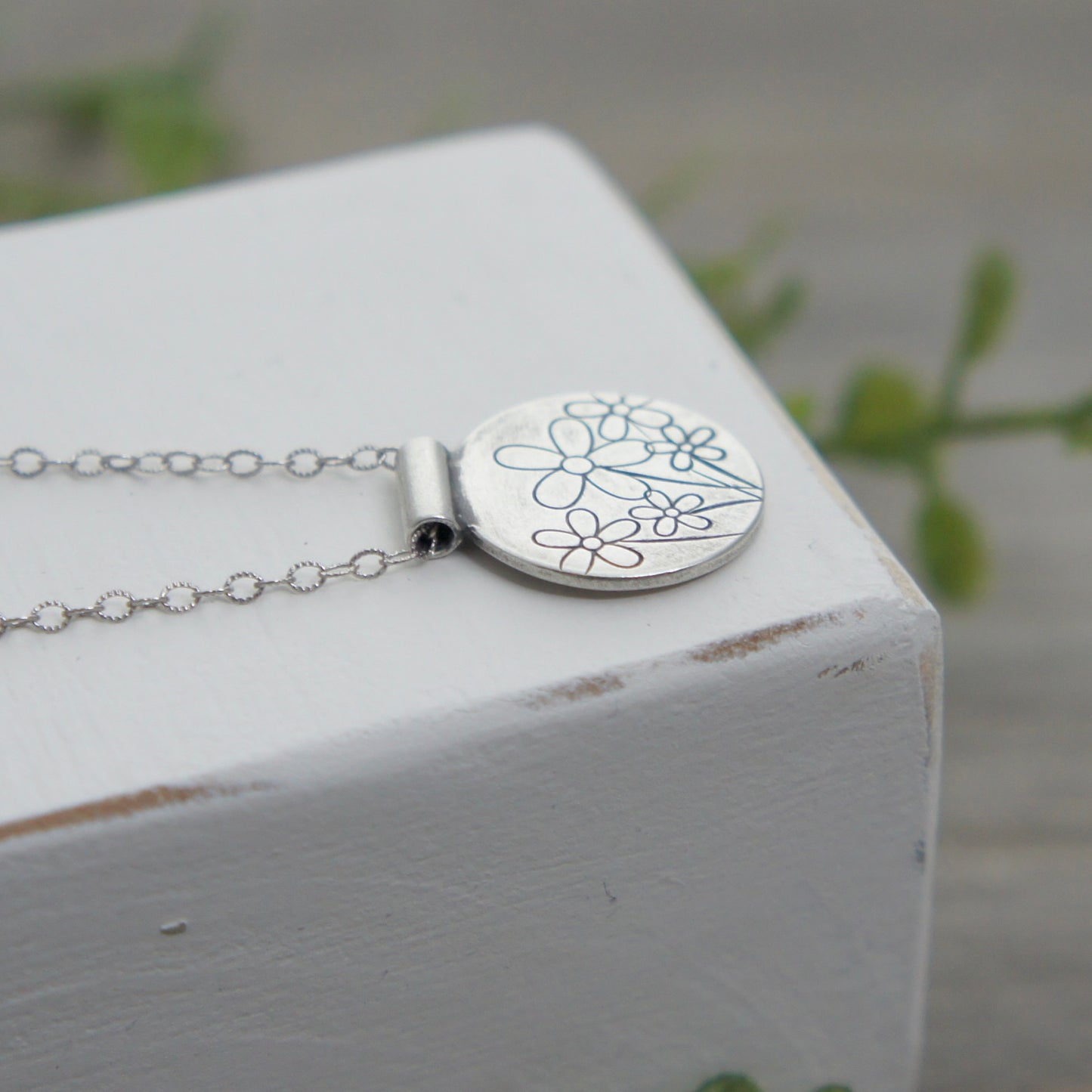 Sterling Silver Retro Daisy Necklace