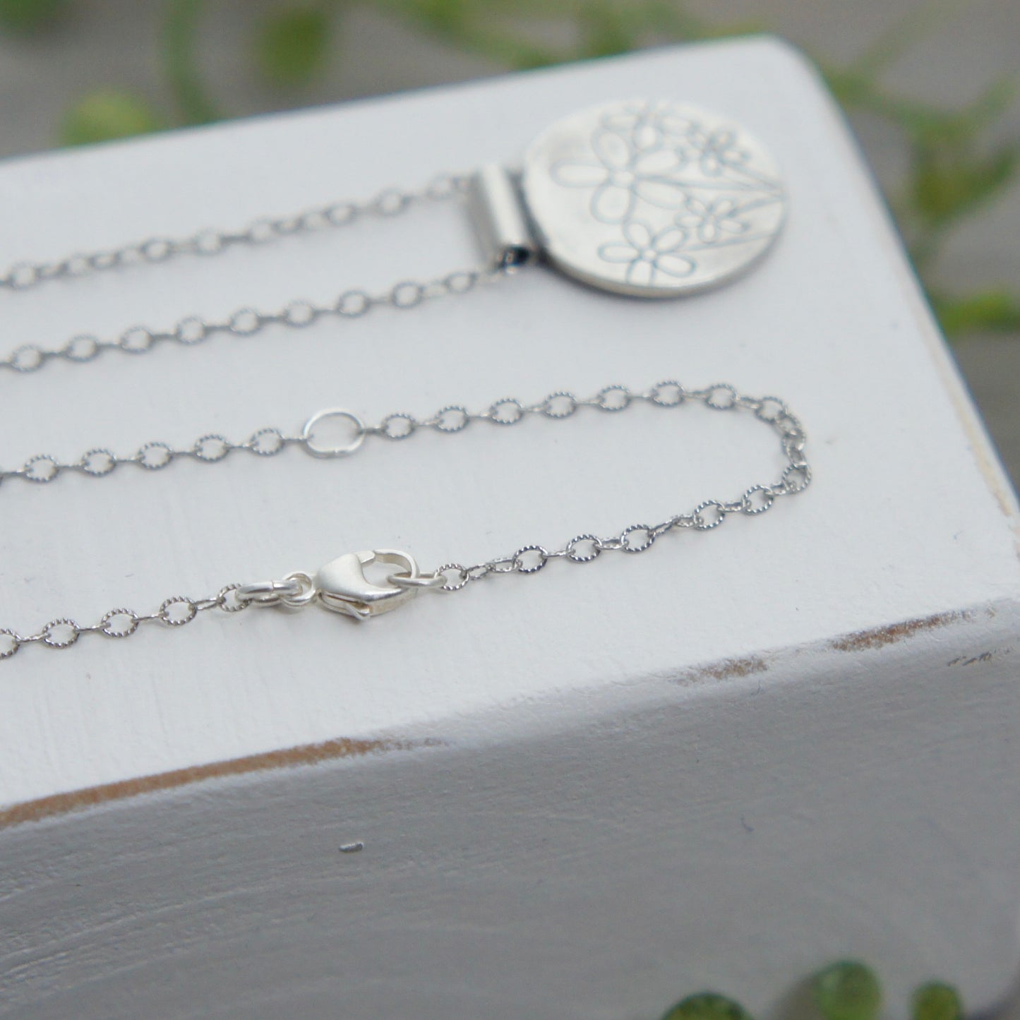 Sterling Silver Retro Daisy Necklace