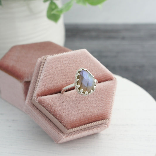 Sterling Silver Labradorite Ring with Filigree Bezel