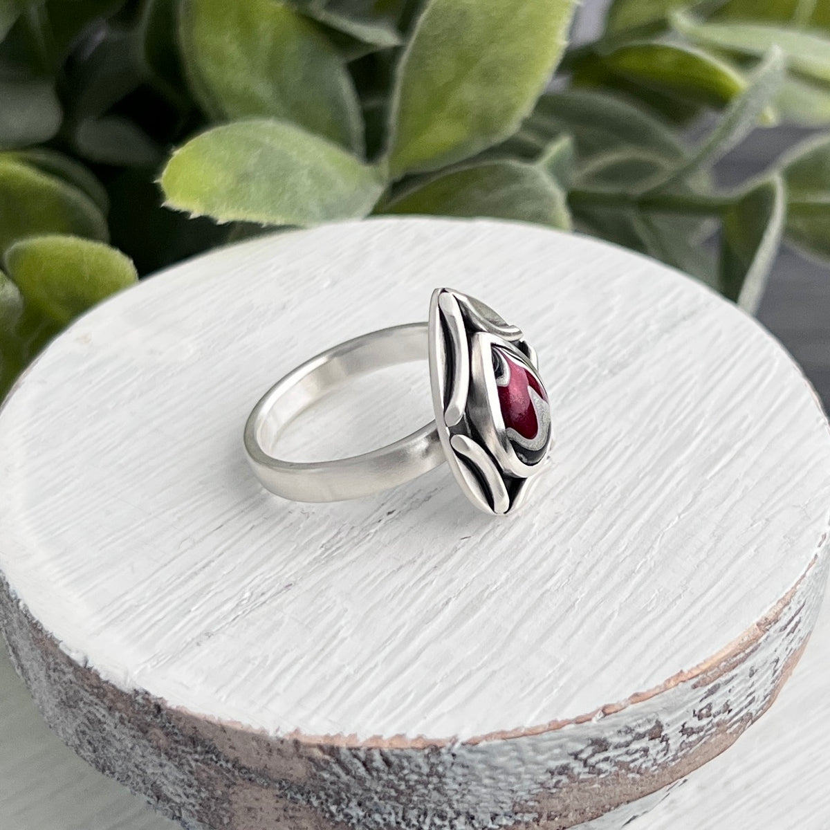 Sterling Silver Pear Shaped Fordite Ring with Decorative Frame