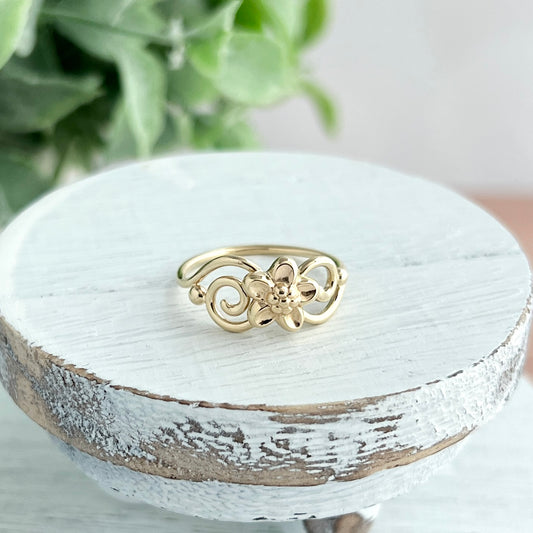 Yellow Gold Swirly Ring with Flower Center